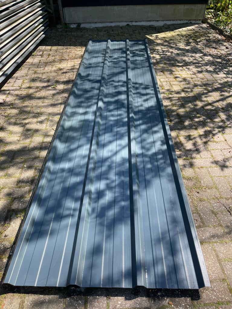 Geisoleerde dakplaten/sandwichpanelen, 42 stuks, Doe-het-zelf en Verbouw, Dakpannen en Dakbedekking, Nieuw, 15 m² of meer, Metaal