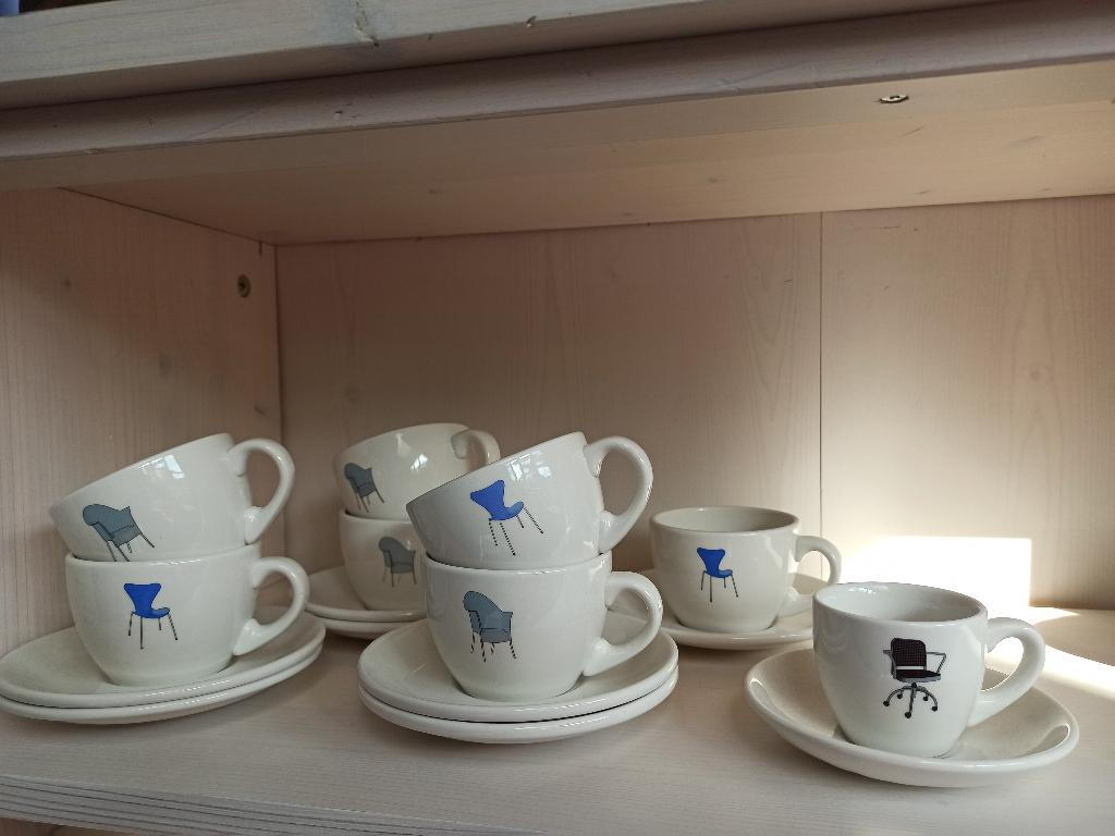 Dudson kop & schotels stoelen - design klassiekers 8 sets, Ophalen, Gebruikt, Overige stijlen, Kop(pen) en/of Schotel(s)