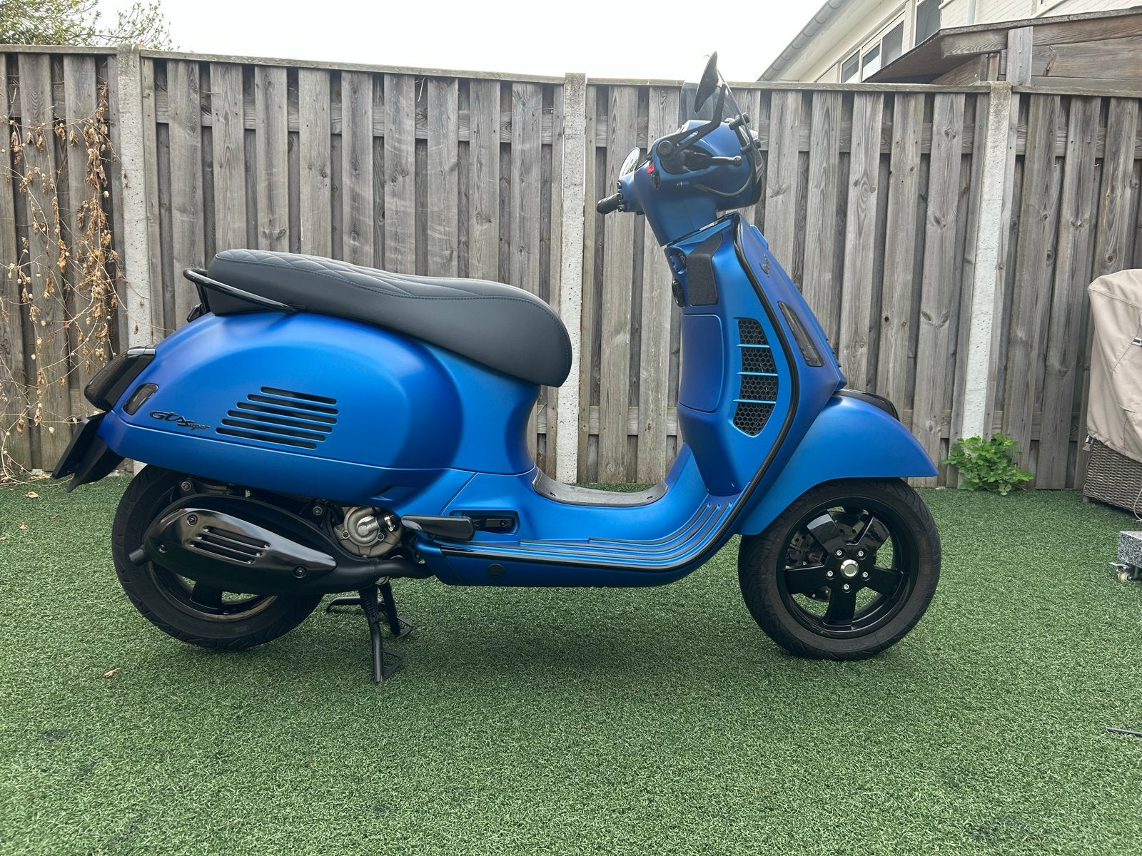 Vespa 300 GTS SuperSport 2020 - Mat Blauw Custom, Ophalen, Overige modellen, Zo goed als nieuw, Benzine