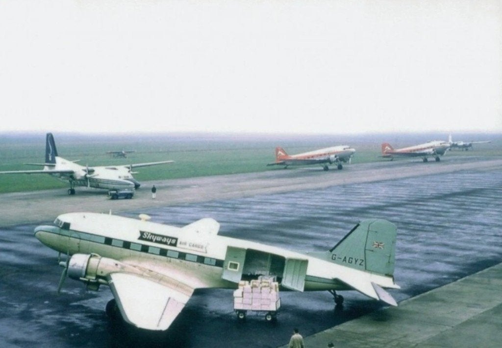 Skyways DC-3 & Sabena Fokker F-27 & DAT DC-3 @ Rotterdam, Ophalen of Verzenden, Nieuw, Kaart, Foto of Prent