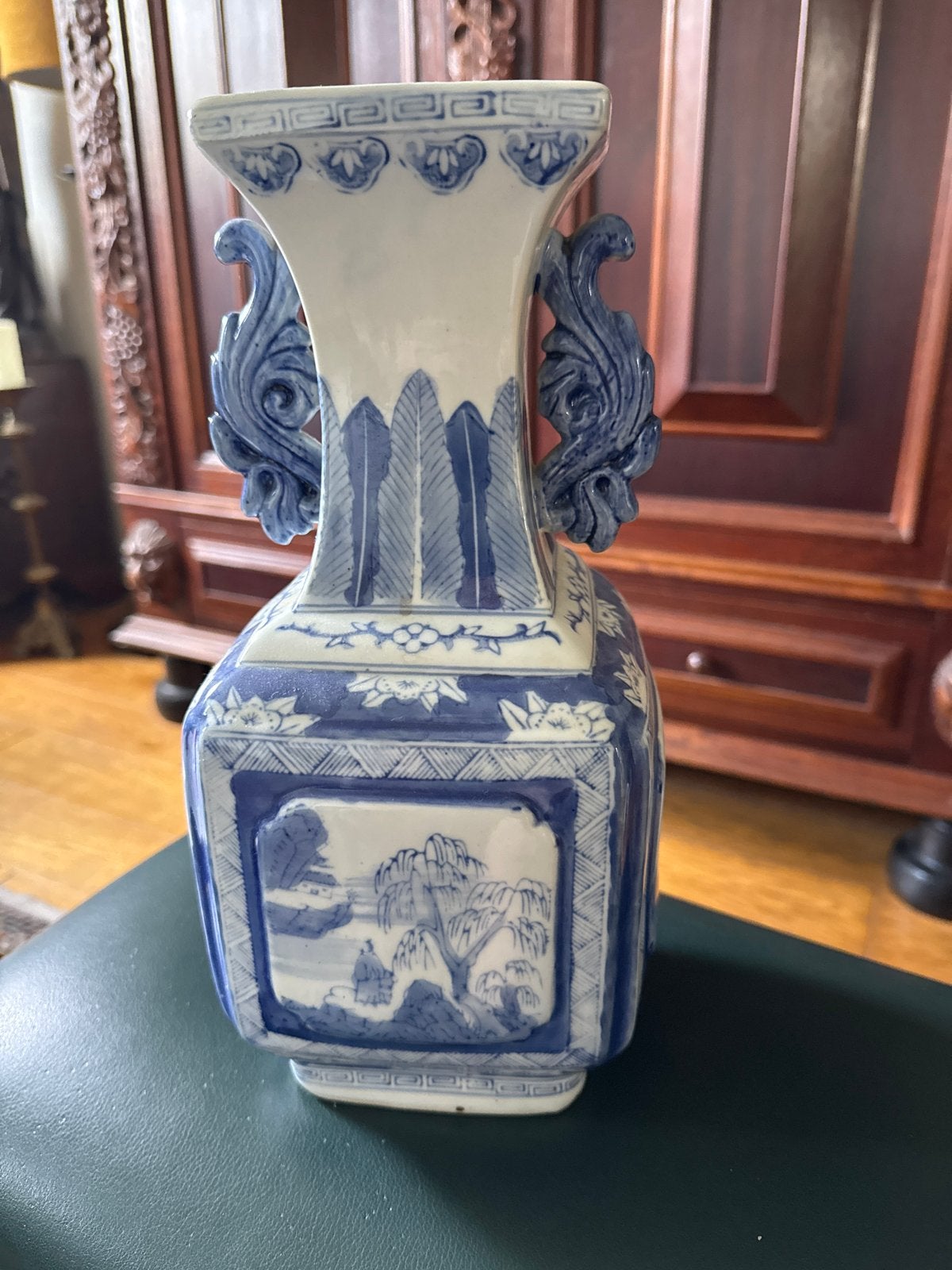 Antieke Chinese vaas met blauw-wit decor, Ophalen