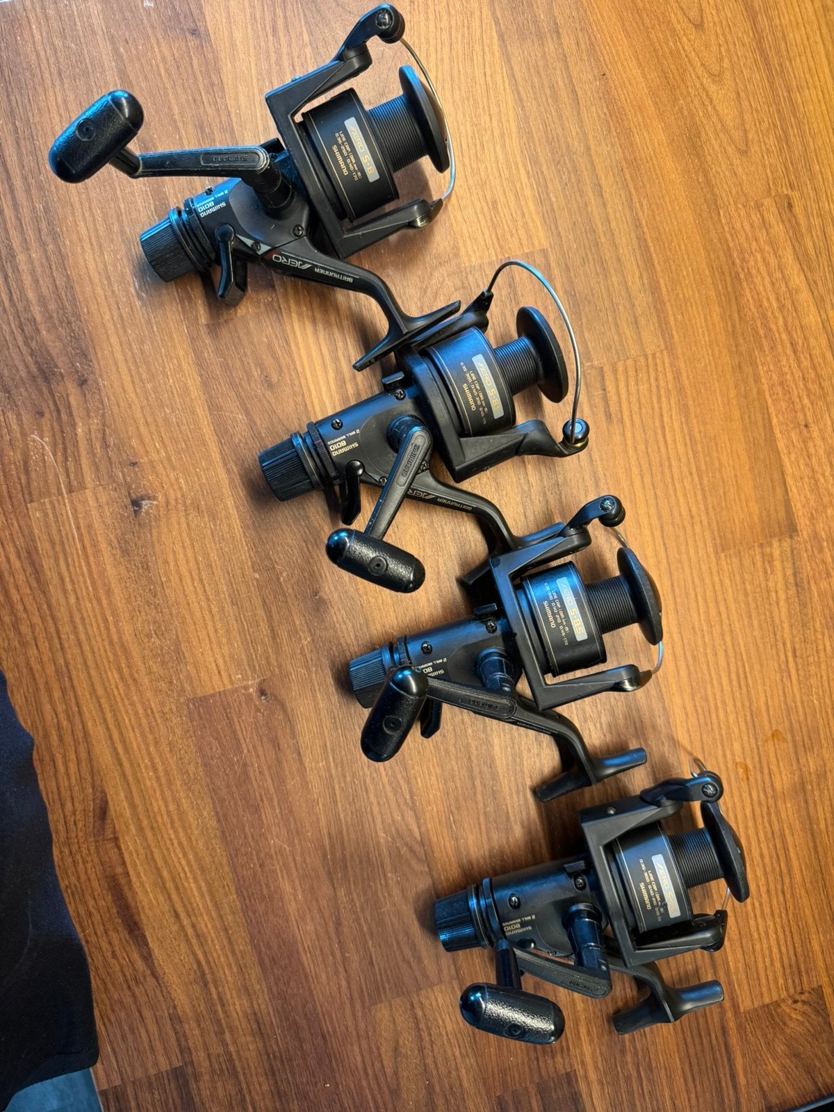 4x Shimano Aero Baitrunner 8010, Ophalen of Verzenden, Gebruikt, Molen