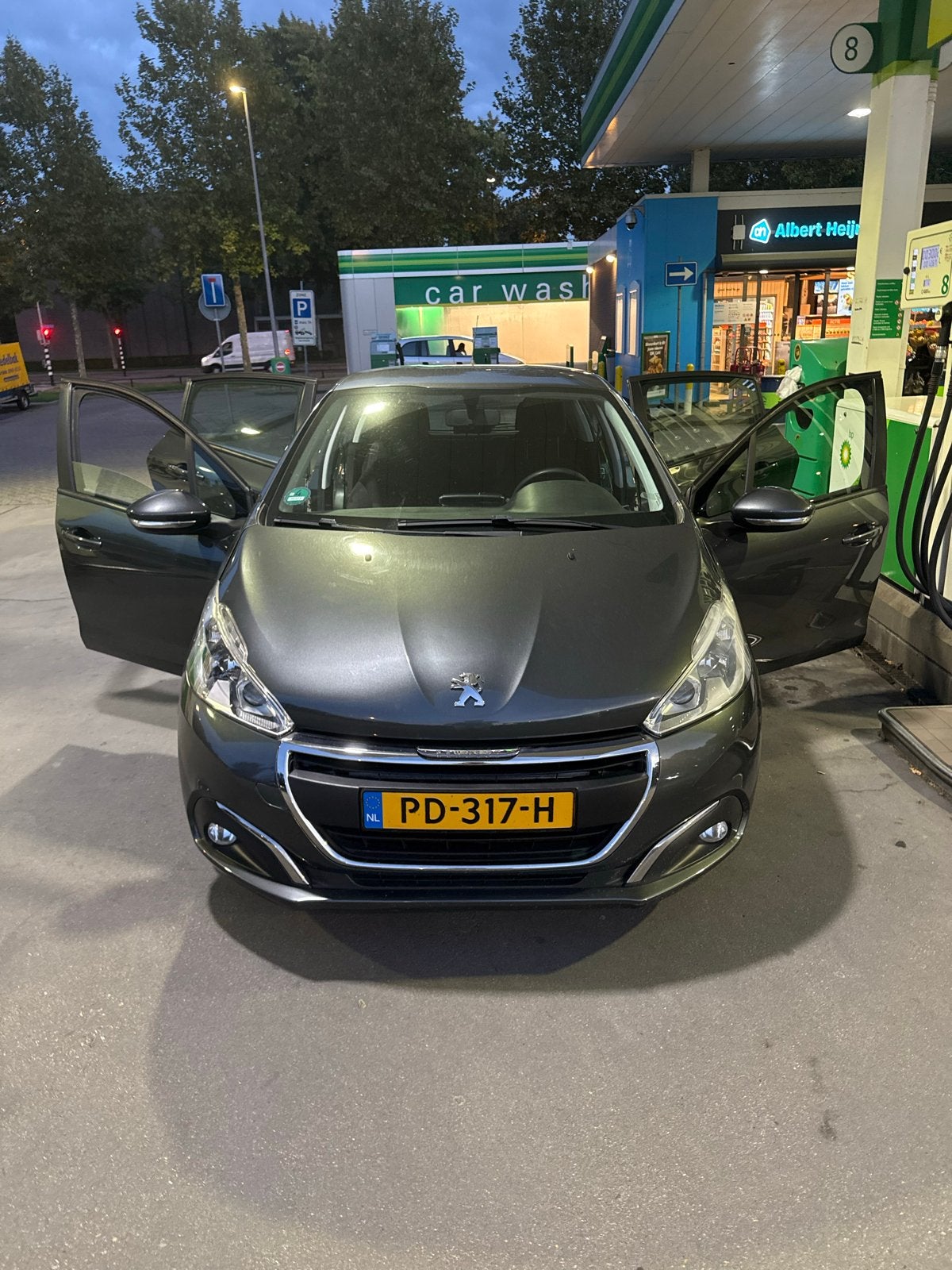 Peugeot 208 1.2 VTI 60KW/82PK 5-D 2017 Grijs, Voorwielaandrijving, Parkeersensor, Stof, Zwart