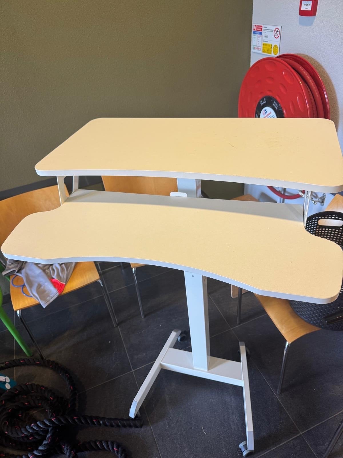 Verrijdbaar Zit-sta Bureau - Ergonomisch & Verstelbaar, Ophalen, Zit-sta bureau, Gebruikt, Spaanplaat of MDF