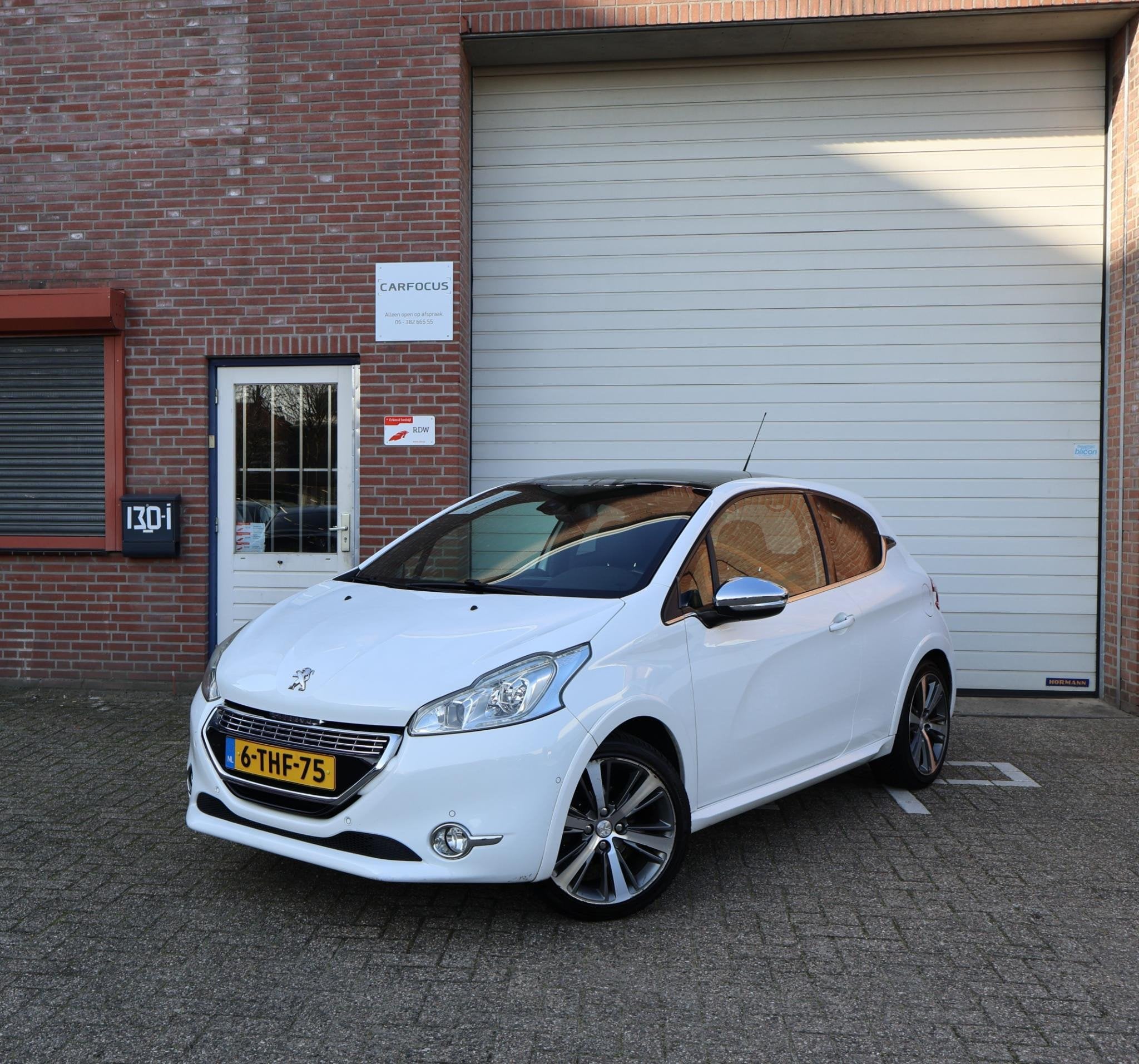 Peugeot 208 1.6 VTi XY NAP 3e eigenaar Navi Leder Pano PDC A, Voorwielaandrijving, Euro 5, Gebruikt, 4 cilinders