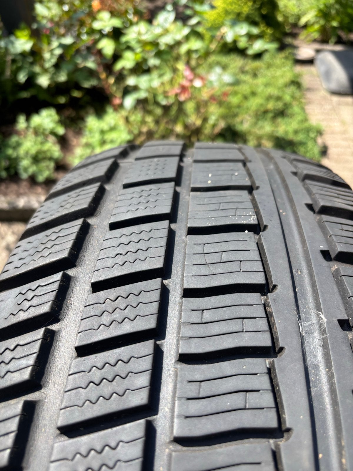 Winterbanden 235/60R18 DOT4215. Ophalen in Raamsdonksveer, Auto-onderdelen, Banden en Velgen, Ophalen, 18 inch, Gebruikt, Winterbanden