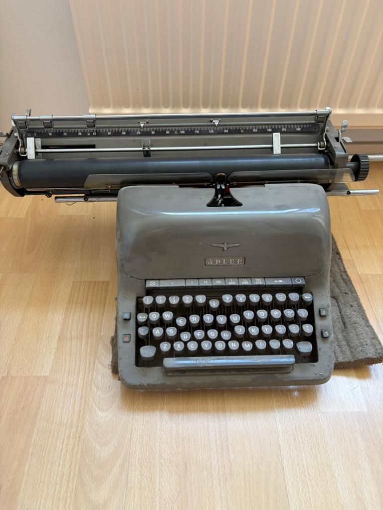 Adler typemachine, Diversen, Ophalen
