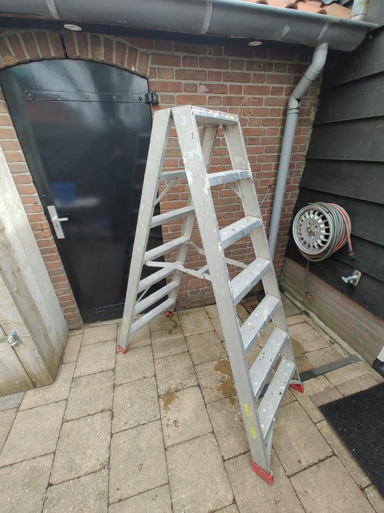 Dubbel oploopbare trap 7 treden, Doe-het-zelf en Verbouw, Ladders en Trappen, Gebruikt, Trap, Minder dan 2 meter, Opvouwbaar of Inschuifbaar