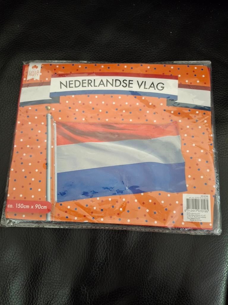Nieuwe NEDERLANDSE VLAG, voor bevrijding, dodenherdenking, Ophalen, Nieuw