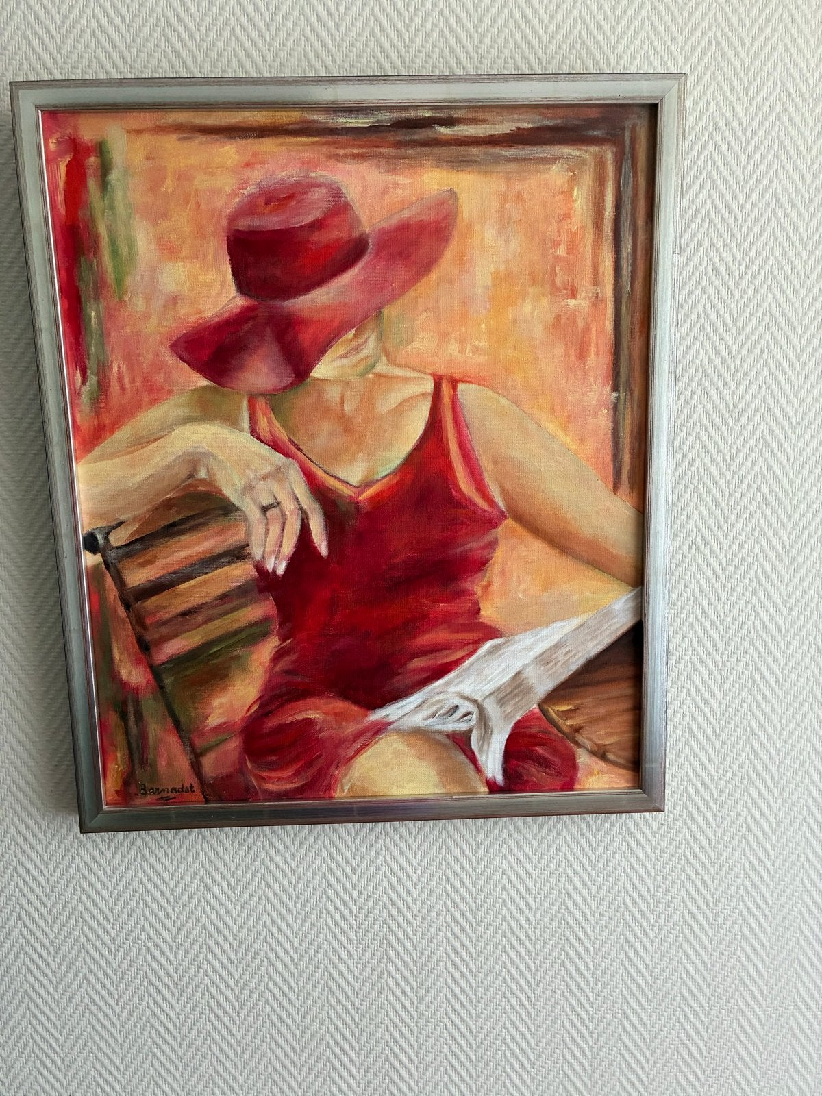 Schilderij 'Vrouw in rode jurk met hoed' - gesigneerd, Antiek en Kunst, Figuren, Ophalen of Verzenden, Textiel, Gesigneerd