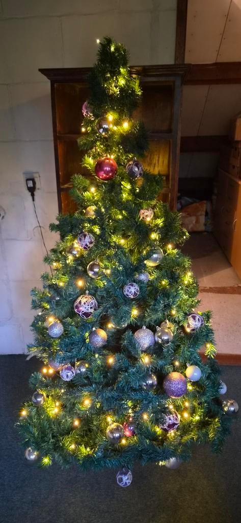 Kerstboom met plastic ballen en verlichting, Ophalen, Gebruikt