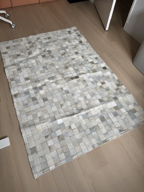 Vloerkleed koeienhuid Esbeco, geblokt maat 120 x 180, Ophalen, Gebruikt, 100 tot 150 cm, Grijs