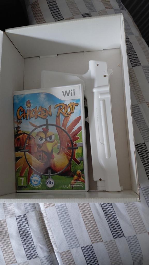 Wii Chicken Riot met Shooter en 2x Family Trainer, Gebruikt, Shooter, 1 speler, Ophalen of Verzenden