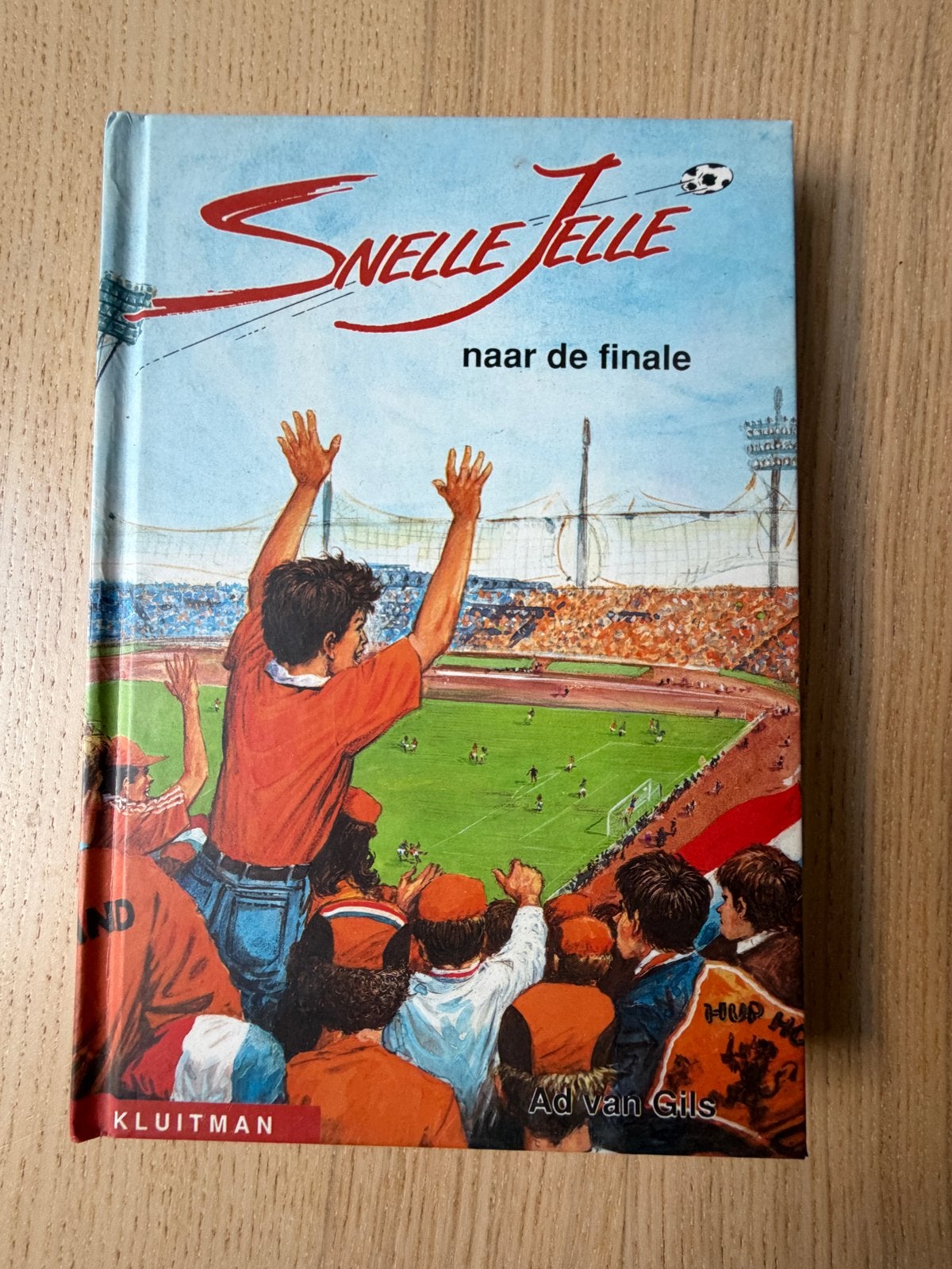 Snelle Jelle naar de finale - Ad van Gils, Ophalen of Verzenden, Gelezen, Fictie algemeen