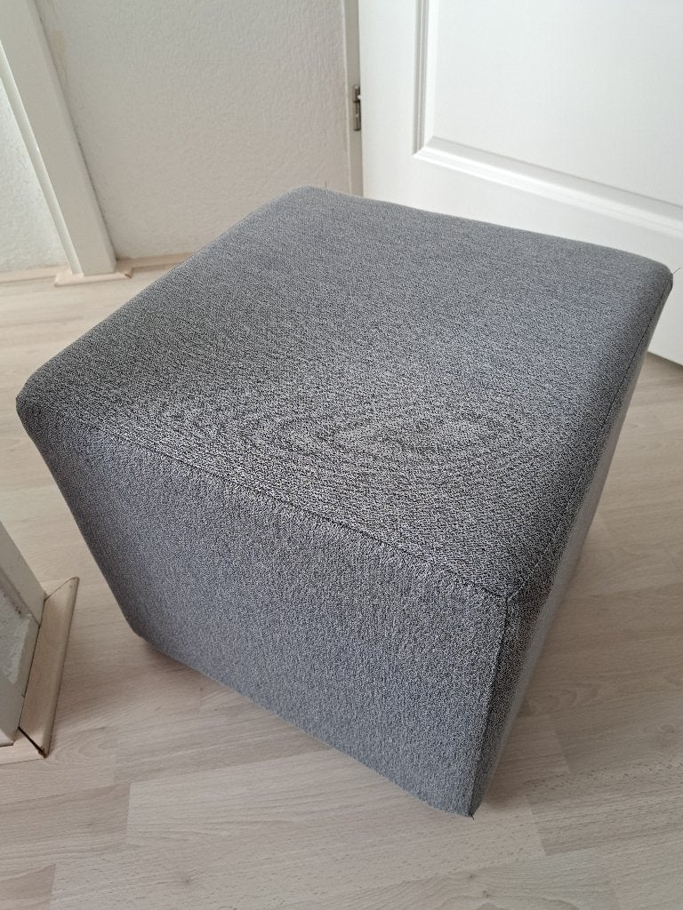 2 grijze poefen, Ophalen, Minder dan 50 cm, Gebruikt, Vierkant