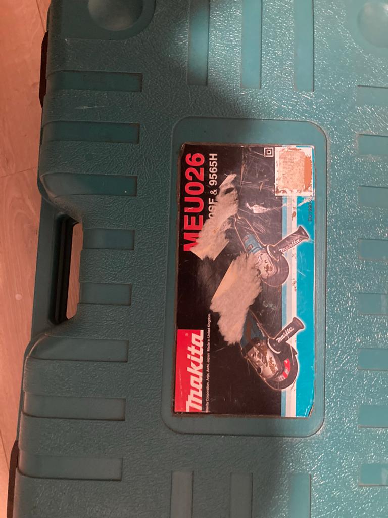 Makita Haakse Slijper MEU026 9565H in Koffer, Ophalen of Verzenden, Gebruikt, 1000 watt of meer, Haakse handslijpmachine