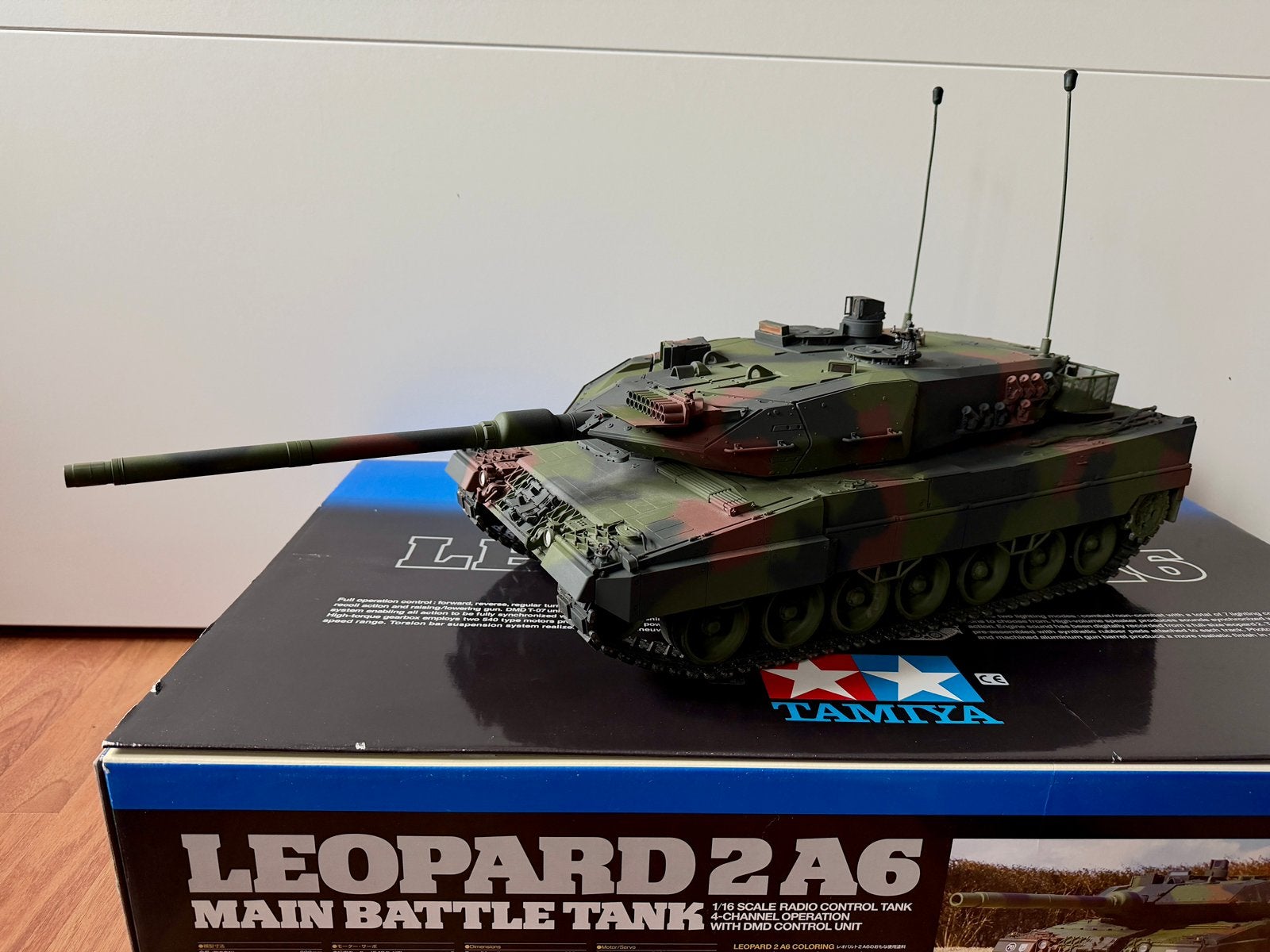 Tamiya Leopard 2A6 Nieuw! Custom Paint, Hobby en Vrije tijd, Ophalen of Verzenden, Zo goed als nieuw