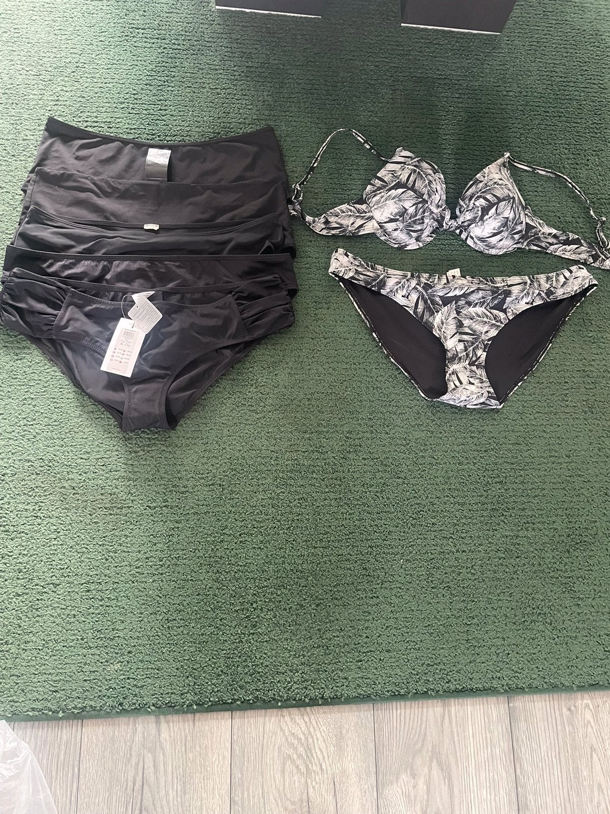 Z.g.a.n zwart-wit gebloemde Bikini maat 46 +5 extra Broekjes, Kleding | Dames, Badmode en Zwemkleding, Ophalen, Nieuw, Overige kleuren