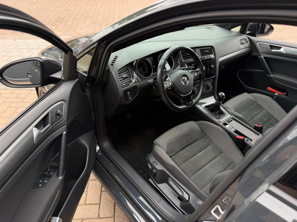 Volkswagen Golf 1.0 TSI Highline Style Panorama Dak LED kopl, Auto's, Volkswagen, Gebruikt, 49 €/maand, Origineel Nederlands, Bedrijf