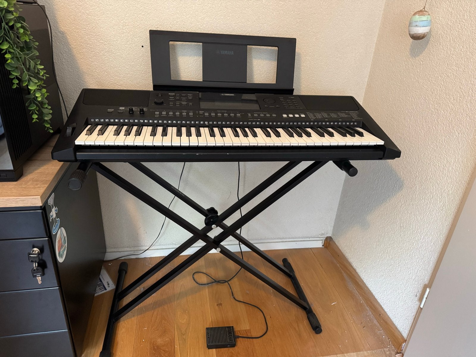 Yamaha PSR-E463 keyboard met standaard en pedaal, Ophalen, Yamaha, Met standaard, 61 toetsen