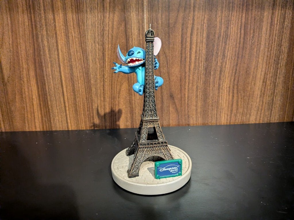 Disney paris - Stitch op Eiffeltoren, Ophalen, Overige figuren, Zo goed als nieuw, Beeldje of Figuurtje