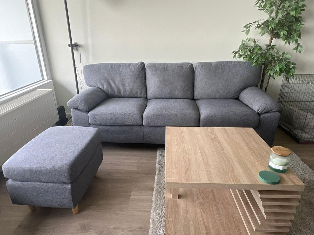 Bank met voetbankje grijszwart, Huis en Inrichting, Banken | Bankstellen, Ophalen, Gebruikt, 75 tot 100 cm, Rechte bank