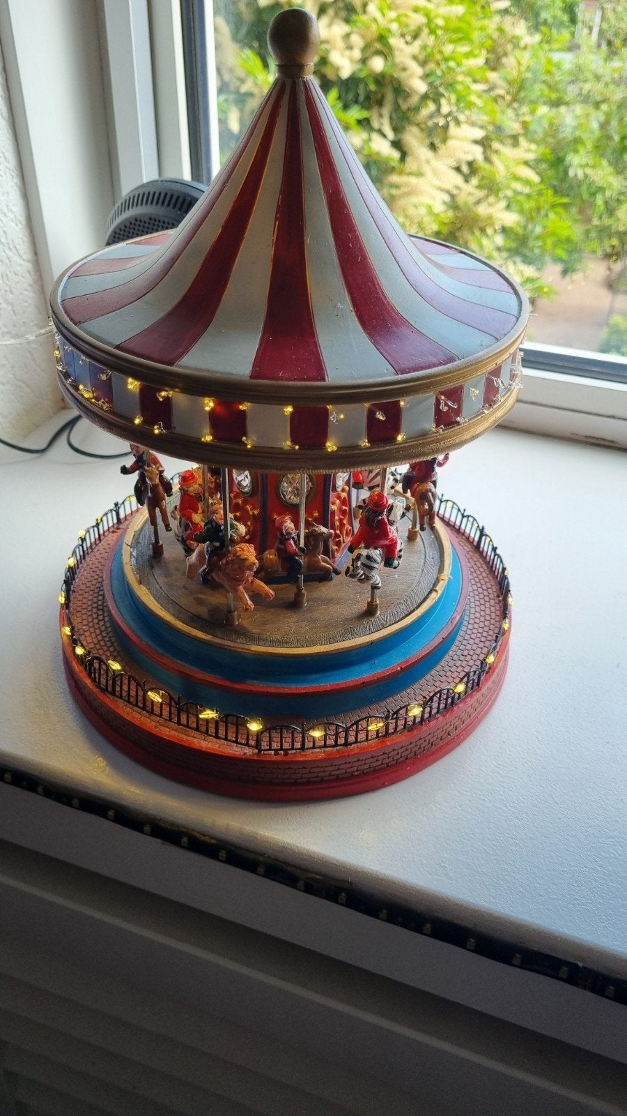 Kerst carrousel, Ophalen