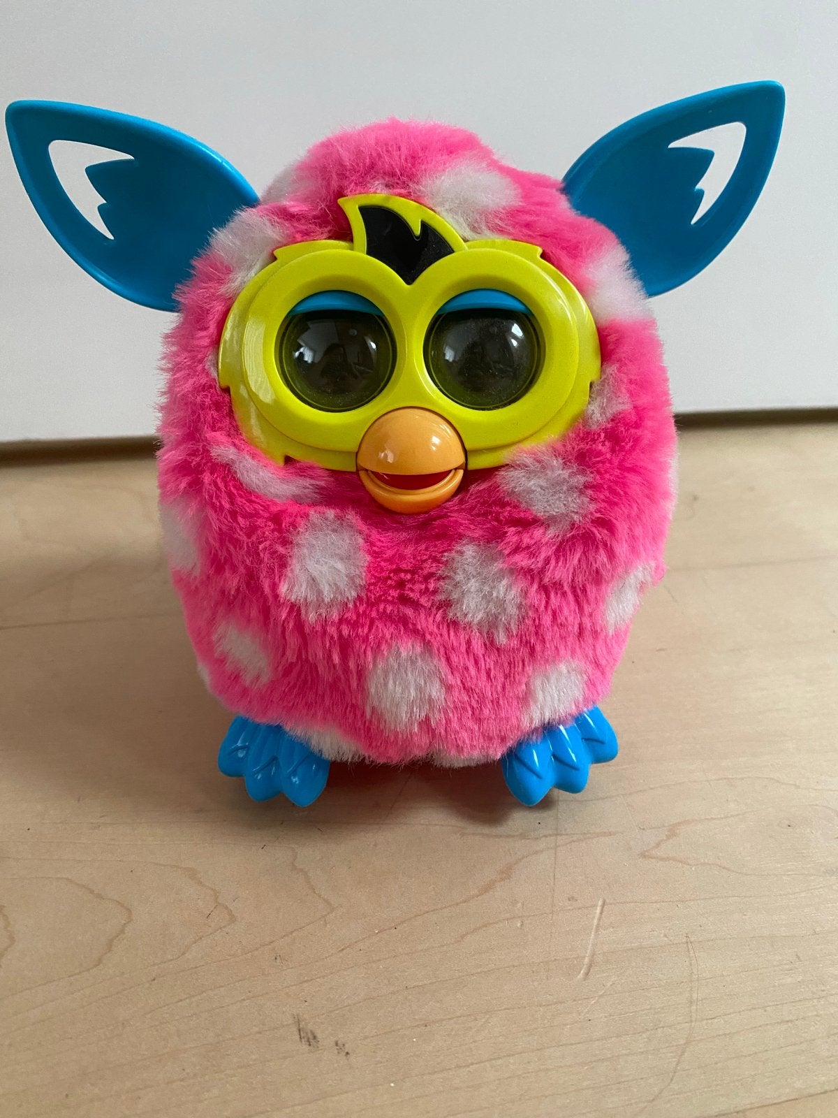 Roze Furby met witte stippen en blauwe oren, Ophalen of Verzenden, Gebruikt, Jongen of Meisje