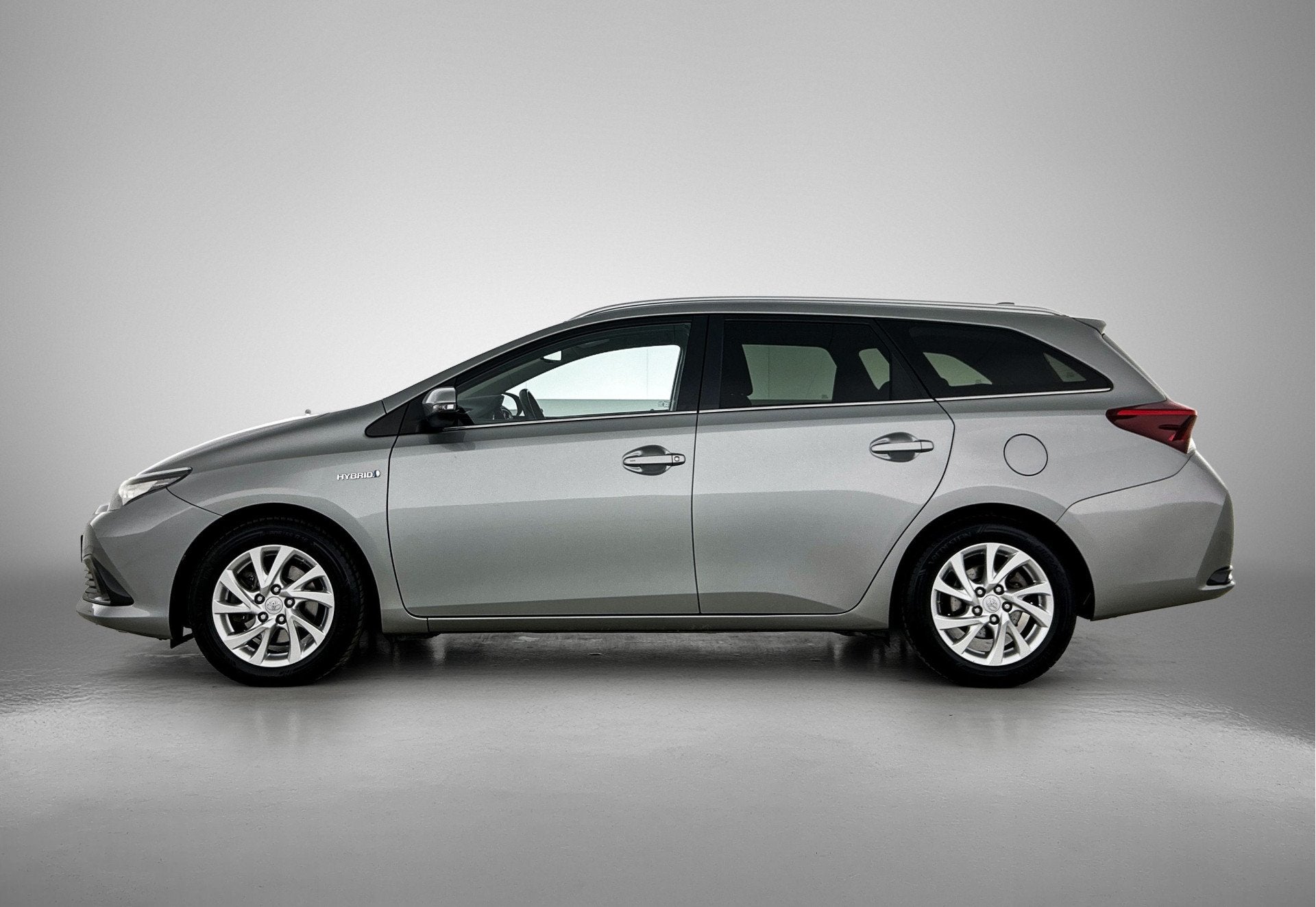 Toyota Auris Touring Sports 1.8 Hybrid Dynamic Go | NL Auto, Gebruikt, Origineel Nederlands, Hybride Elektrisch/Benzine, Te koop