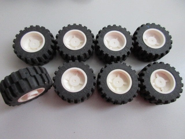 nr. 6893a Wielen, 30285 Wheel+30391 Tyre 30.4x14., Ophalen of Verzenden, Zo goed als nieuw, Complete set, Lego