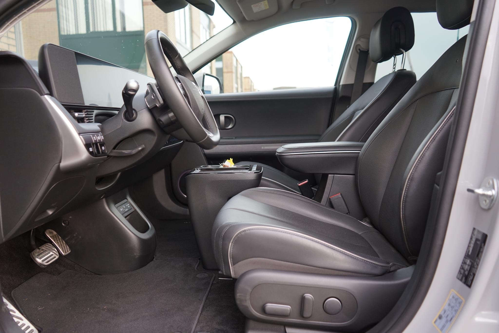 Hyundai IONIQ 5 Lounge 84 kWh Long Range BOSE|Head-Up|Stoelv, Auto's, Automaat, Achterwielaandrijving, Gebruikt, Zwart