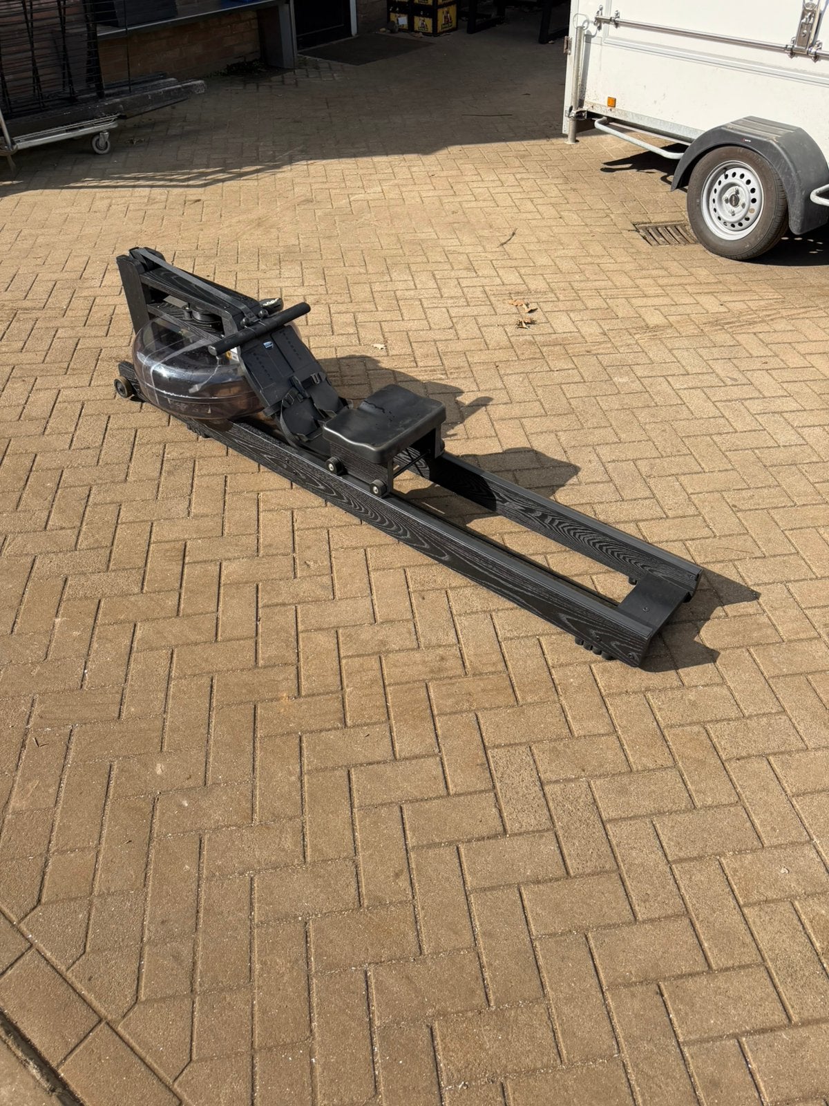 Foto 2 van Te koop roeimachine waterrower