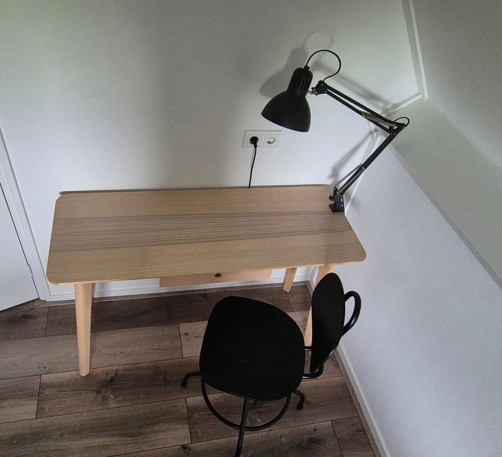 Aangeboden Complete Set Bureau+Stoel & Lamp, Ophalen, Zo goed als nieuw, IKEA, Modern