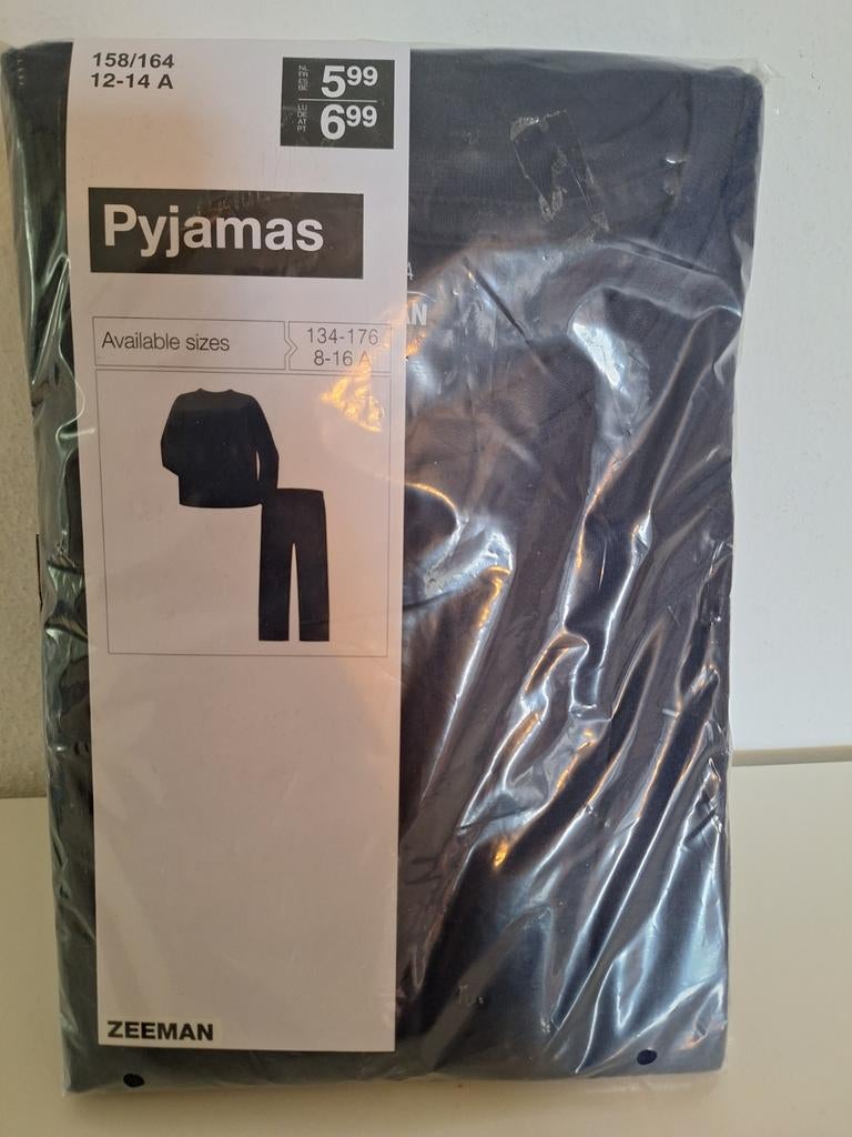 Nieuwe Zwarte Pyjama Mt.158 - Ideaal voor schoolkamp/Camping, Jongen of Meisje, Nieuw, Ophalen of Verzenden, Nacht- of Onderkleding