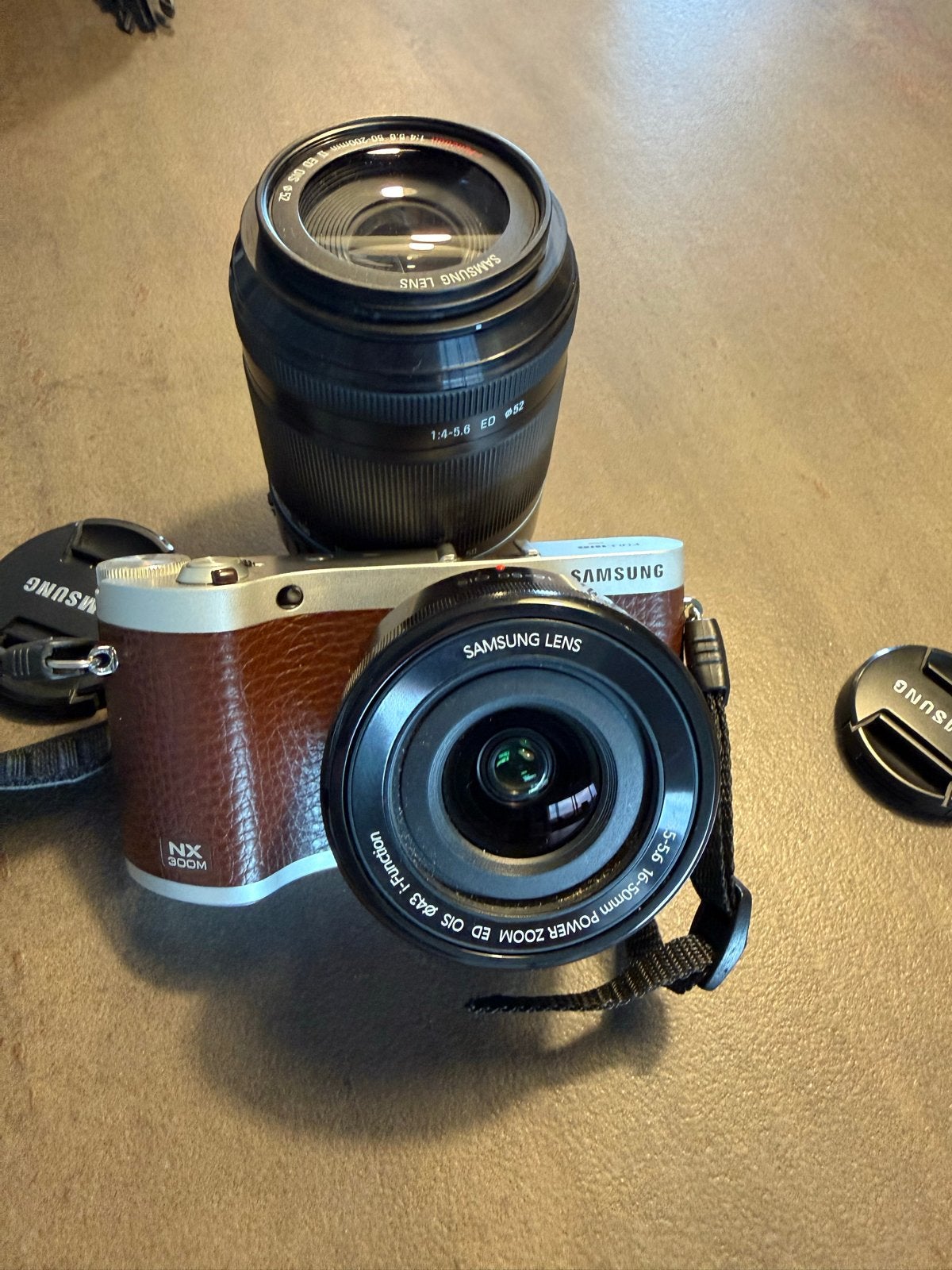 Samsung NX300 Systeemcamera met 2 lenzen en accessoires, Kantelbaar/draaibaar scherm, Ophalen of Verzenden, Zo goed als nieuw