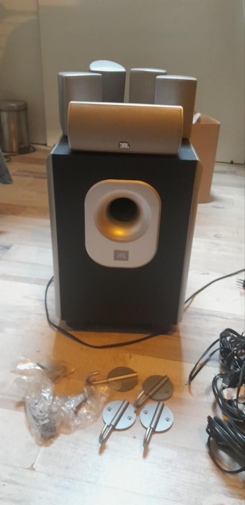 JBL subwoofer + speakertjes incl ophanghaken, Ophalen of Verzenden, 70 watt of meer, Overige merken, Overige spelers