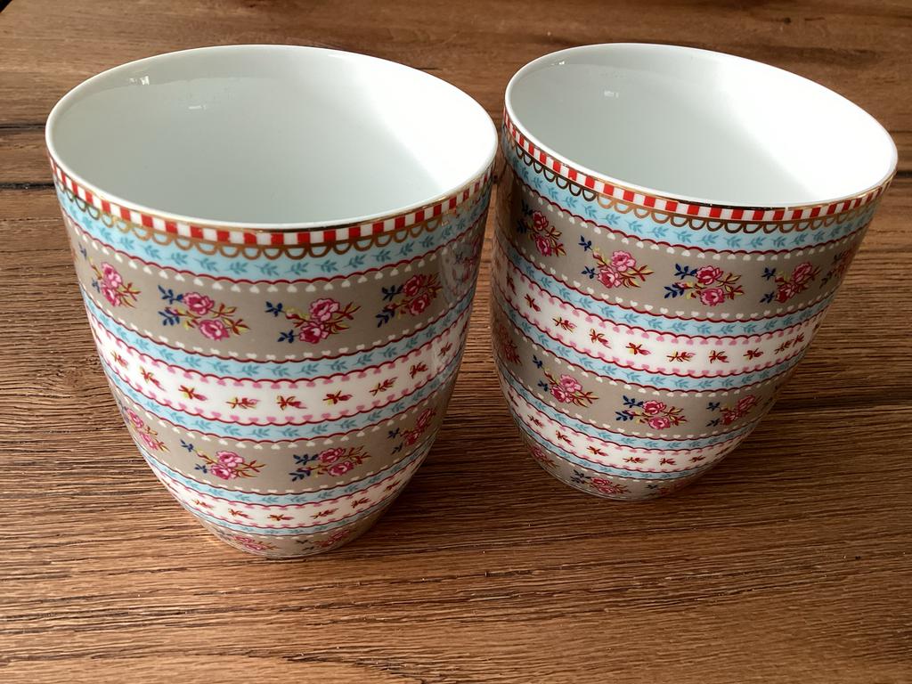 2 Pip Studio mokken Floral Ribbon Rose - Zo goed als nieuw, Ophalen of Verzenden, Zo goed als nieuw, Overige stijlen, Kop(pen) en/of Schotel(s)
