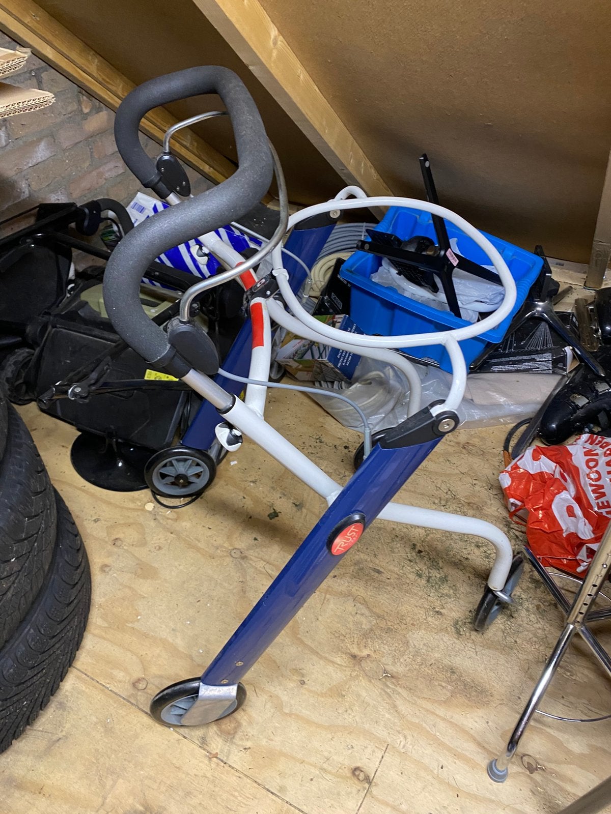 Trust Rollator zonder dienblad v. a. € 15,-, Ophalen, Opvouwbaar, Gebruikt