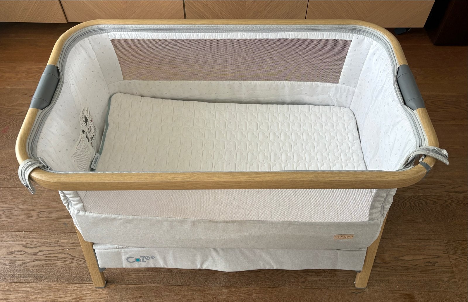 CoZee Bedside Co-Sleeper Wieg - Zo goed als nieuw, Kinderen en Baby's, Babywiegjes en Ledikanten, Ophalen of Verzenden, Zo goed als nieuw