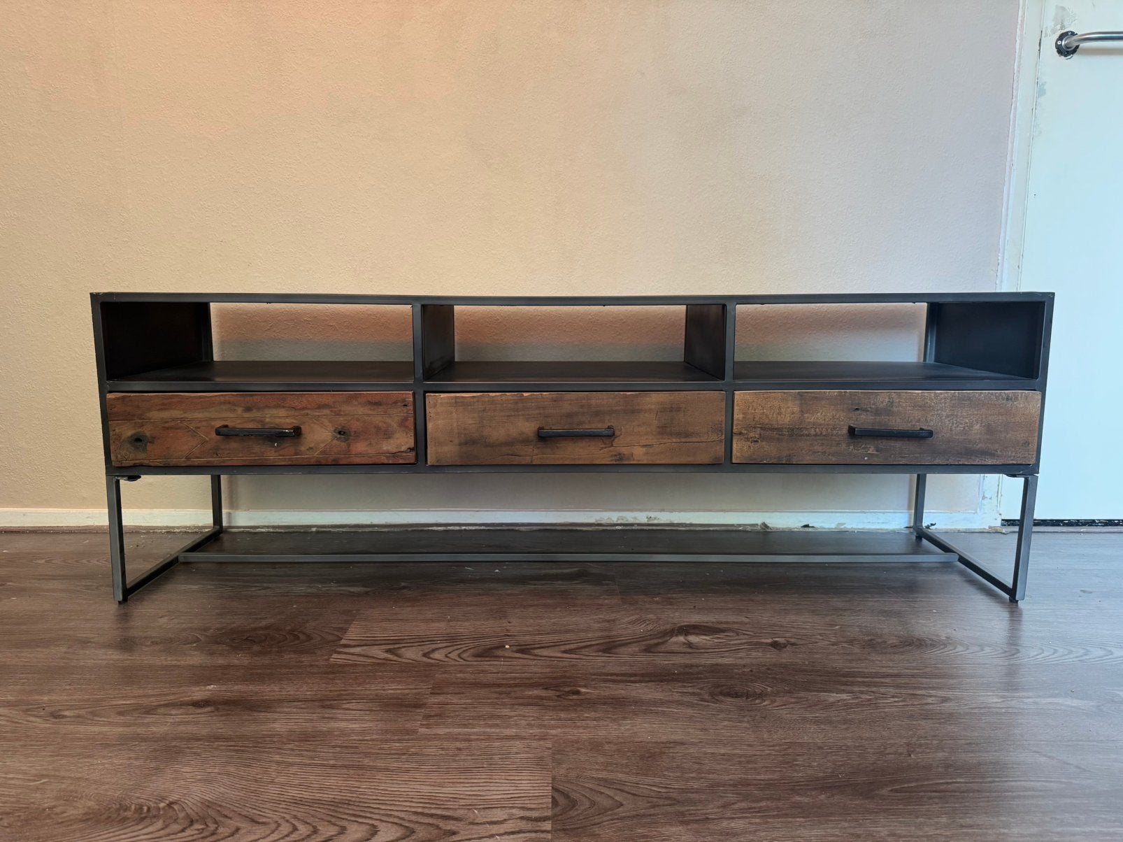 Leuk industrieel tv meubel!, Ophalen, 100 tot 150 cm, Zo goed als nieuw, Minder dan 100 cm