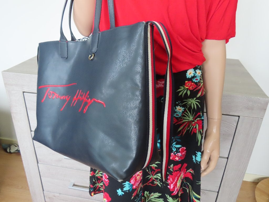TOMMY HILFIGER Shopper Bag in Donkerblauw met Zijlinten, Sieraden, Tassen en Uiterlijk, Tassen | Schoudertassen, Overige merken