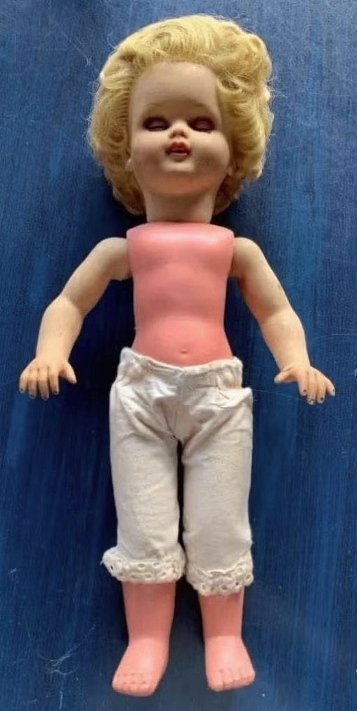 Pop met slaapogen, gummi hoofd en armen; 41 cm lang, Ophalen of Verzenden, Gebruikt, Pop
