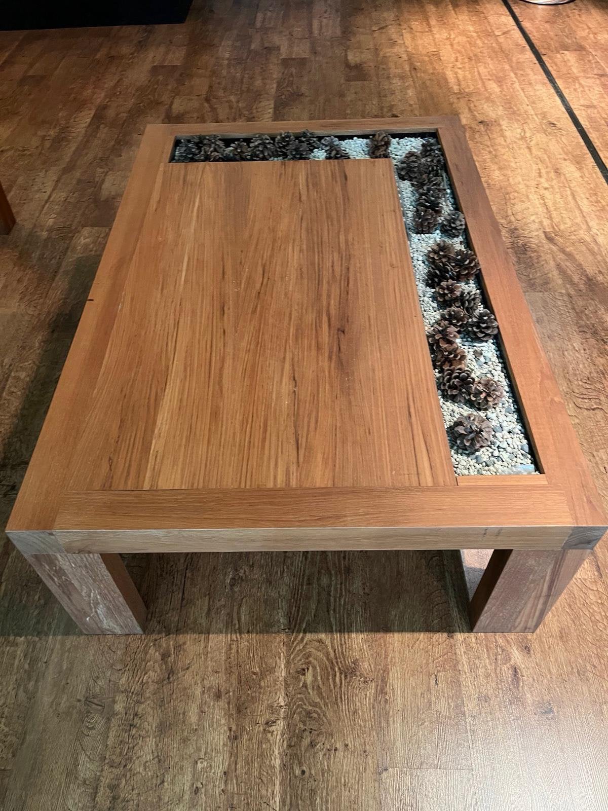 Massieve tafel met decoratie rand, Gebruikt, 100 tot 150 cm, Rechthoekig, 50 tot 100 cm