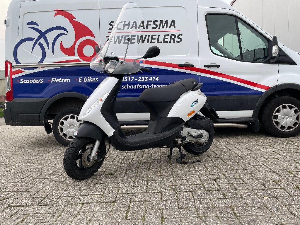 Piaggio Zip 25 in nieuwstaat met extra windscherm, Ophalen, Zip, Zo goed als nieuw, Benzine
