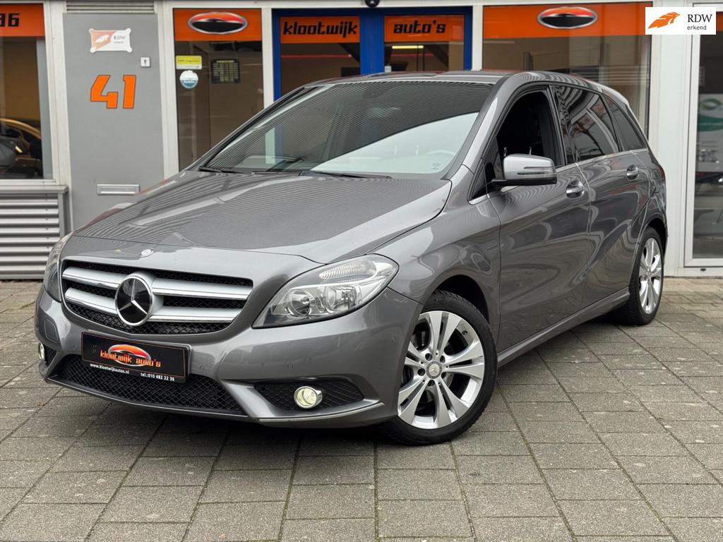 Mercedes-Benz B-klasse 180 Ambition Navigatie LM Leder/Stof, Voorwielaandrijving, Gebruikt, 4 cilinders, Leder en Stof