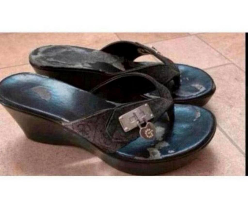 Guess teenslipper met hak maat 37, Ophalen of Verzenden, Zwart