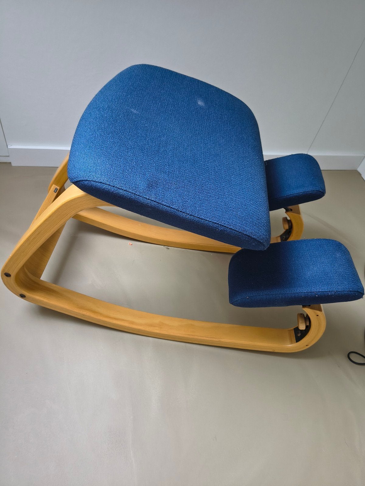 Stokke balans stoel vavier, Ophalen, Gebruikt, Blauw, Ergonomisch