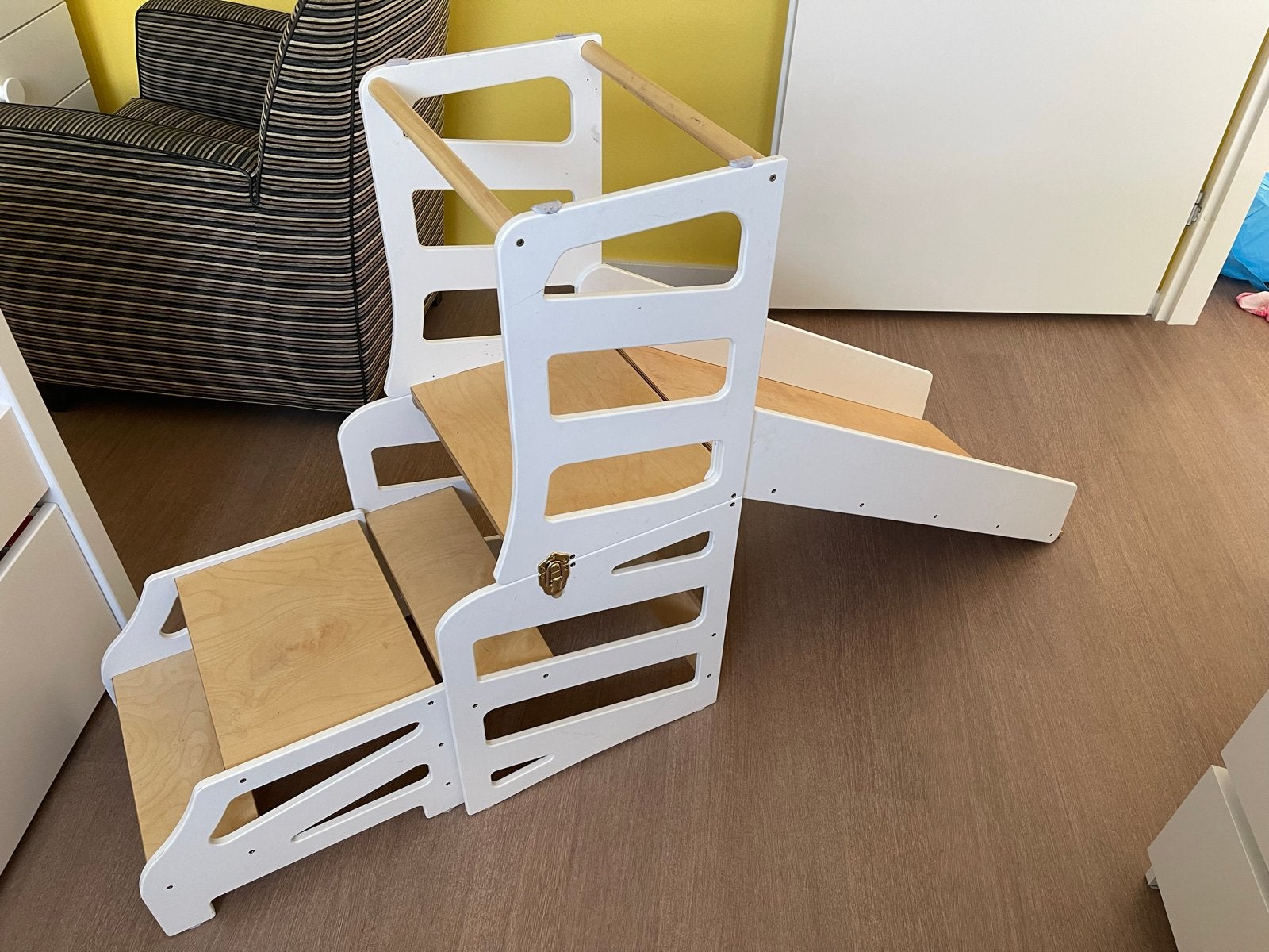 Houten leertoren 4-in-1: leertoren, glijbaan, tafel, opstapj, Ophalen, Zo goed als nieuw