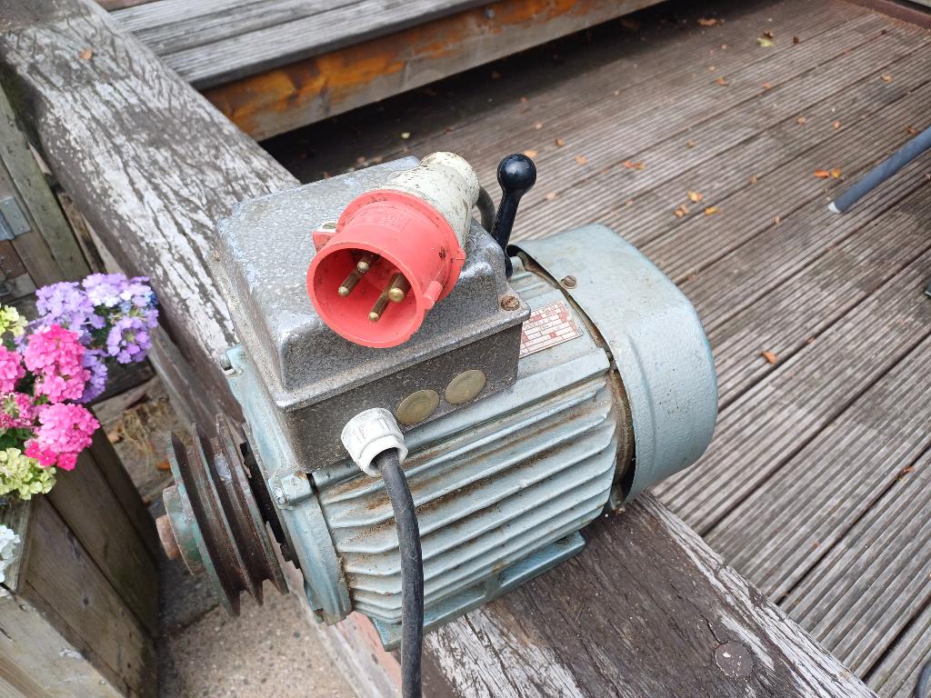 Elektromotor 3 kW met opgebouwde ster / driehoekschakelaar., Ophalen, Gebruikt, Elektromotor, 1400 tot 1800 rpm