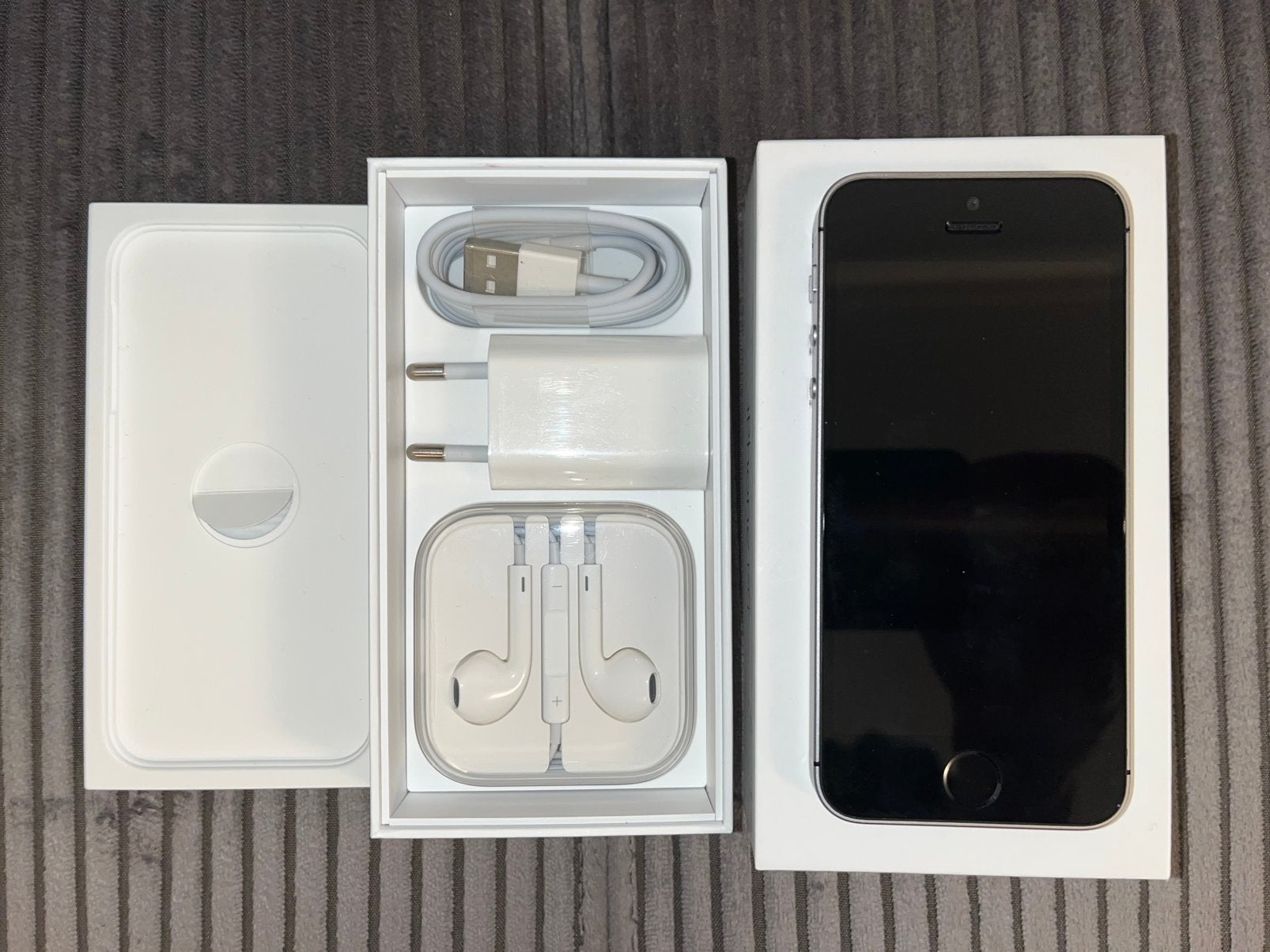 iPhone 5 Se, Telecommunicatie, Zwart, Ophalen of Verzenden, Zo goed als nieuw, Zonder simlock